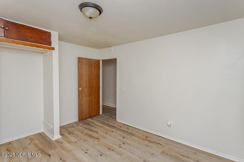 Tiny photo for 2332 Airline Avenue, Toledo, OH 43609 (MLS # 10000893)