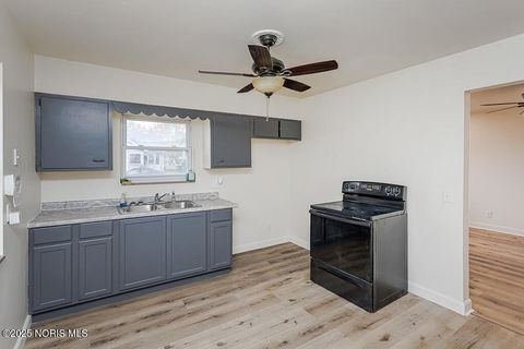 Tiny photo for 2332 Airline Avenue, Toledo, OH 43609 (MLS # 10000893)