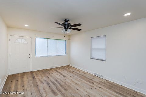 Tiny photo for 2332 Airline Avenue, Toledo, OH 43609 (MLS # 10000893)