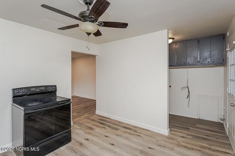 Tiny photo for 2332 Airline Avenue, Toledo, OH 43609 (MLS # 10000893)