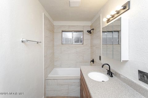 Tiny photo for 2332 Airline Avenue, Toledo, OH 43609 (MLS # 10000893)