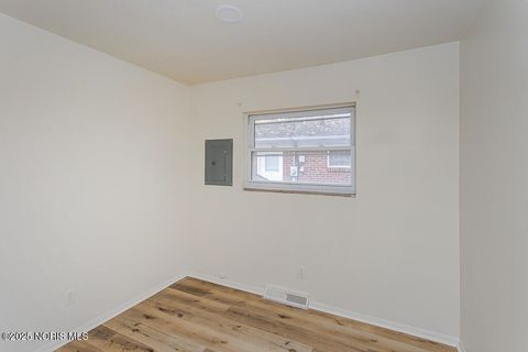 Tiny photo for 2332 Airline Avenue, Toledo, OH 43609 (MLS # 10000893)