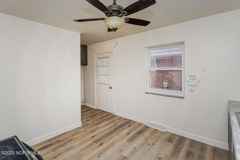 Tiny photo for 2332 Airline Avenue, Toledo, OH 43609 (MLS # 10000893)