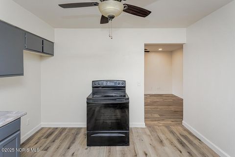 Tiny photo for 2332 Airline Avenue, Toledo, OH 43609 (MLS # 10000893)