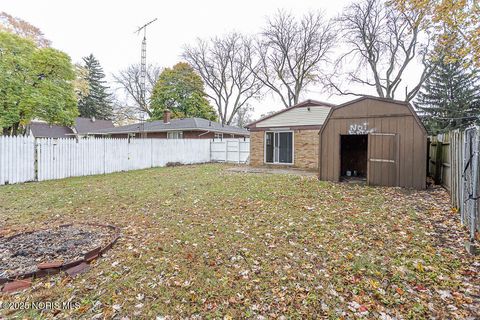 Tiny photo for 2332 Airline Avenue, Toledo, OH 43609 (MLS # 10000893)