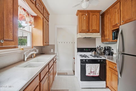 Tiny photo for 2660 Oak Grove Place, Toledo, OH 43613 (MLS # 10011795)