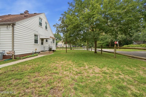 Tiny photo for 2660 Oak Grove Place, Toledo, OH 43613 (MLS # 10011795)