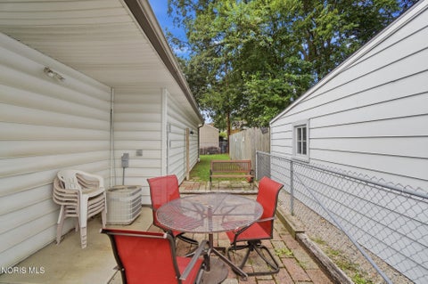 Tiny photo for 2660 Oak Grove Place, Toledo, OH 43613 (MLS # 10011795)