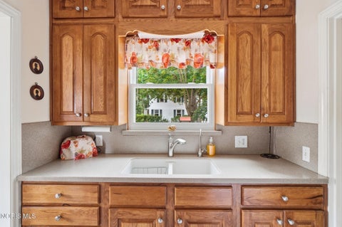 Tiny photo for 2660 Oak Grove Place, Toledo, OH 43613 (MLS # 10011795)