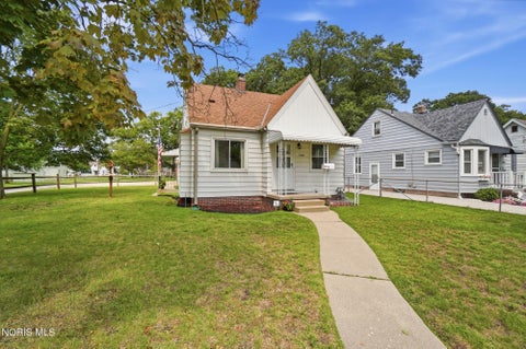 Tiny photo for 2660 Oak Grove Place, Toledo, OH 43613 (MLS # 10011795)