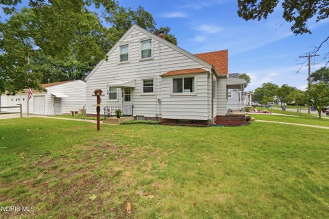 Tiny photo for 2660 Oak Grove Place, Toledo, OH 43613 (MLS # 10011795)