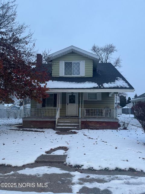 Photo of 225 E Union Street, Walbridge, OH 43465 (MLS # 10002039)