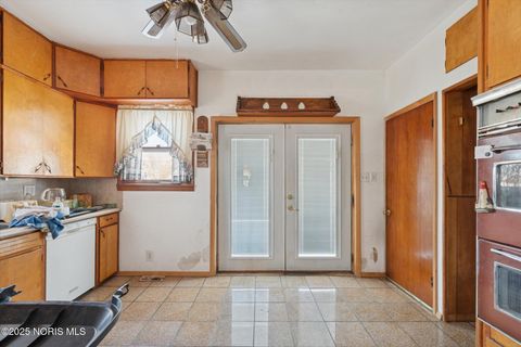 Tiny photo for 225 E Union Street, Walbridge, OH 43465 (MLS # 10002039)