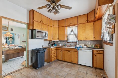 Tiny photo for 225 E Union Street, Walbridge, OH 43465 (MLS # 10002039)