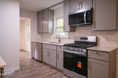Tiny photo for 1236 Eastland Drive, Oregon, OH 43616 (MLS # 10007730)
