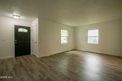 Tiny photo for 1236 Eastland Drive, Oregon, OH 43616 (MLS # 10007730)