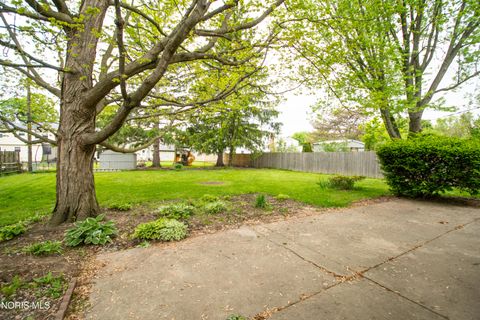 Tiny photo for 1236 Eastland Drive, Oregon, OH 43616 (MLS # 10007730)