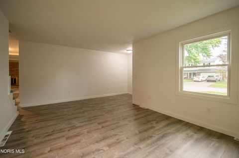 Tiny photo for 1236 Eastland Drive, Oregon, OH 43616 (MLS # 10007730)