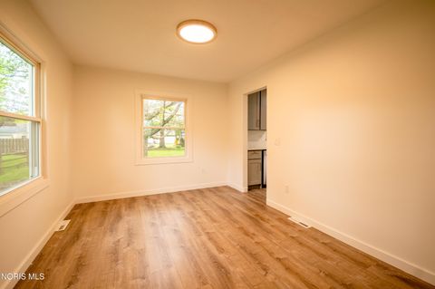 Tiny photo for 1236 Eastland Drive, Oregon, OH 43616 (MLS # 10007730)