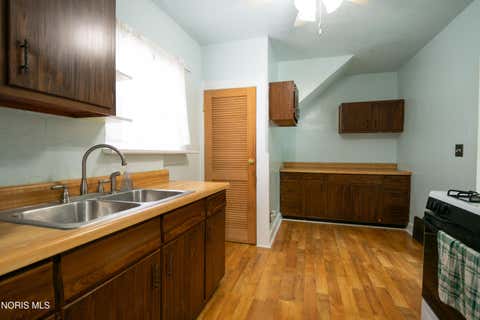 Tiny photo for 1456 Oak Street, Toledo, OH 43605 (MLS # 10011809)