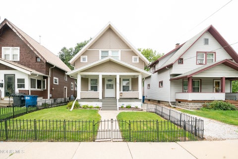 Photo of 1456 Oak Street, Toledo, OH 43605 (MLS # 10011809)