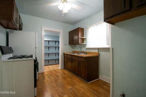 Tiny photo for 1456 Oak Street, Toledo, OH 43605 (MLS # 10011809)