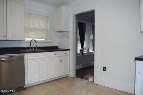 Tiny photo for 824 N University Avenue, Toledo, OH 43607 (MLS # 10004462)