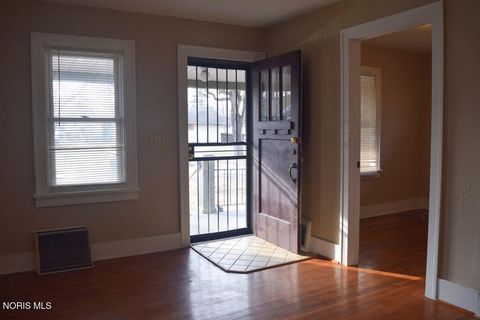 Tiny photo for 824 N University Avenue, Toledo, OH 43607 (MLS # 10004462)