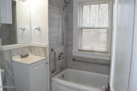 Tiny photo for 824 N University Avenue, Toledo, OH 43607 (MLS # 10004462)