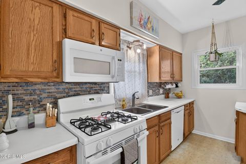Tiny photo for 2444 Westbrook Drive, Toledo, OH 43613 (MLS # 10009847)