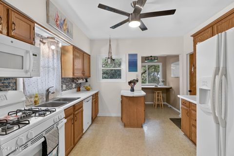 Tiny photo for 2444 Westbrook Drive, Toledo, OH 43613 (MLS # 10009847)