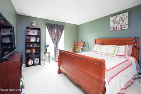Tiny photo for 1932 Queenswood Drive #Apt U-5, Findlay, OH 45840 (MLS # 10000488)