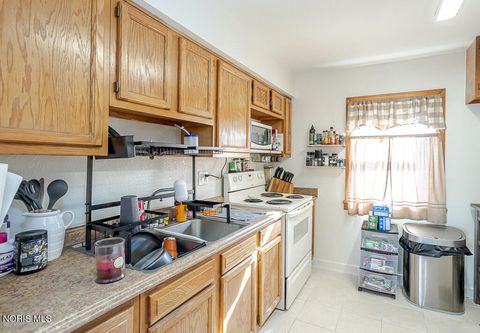 Tiny photo for 4202 Lyman Avenue, Toledo, OH 43612 (MLS # 10005923)