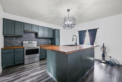 Tiny photo for 1302 Napoleon Street, Fremont, OH 43420 (MLS # 10008916)