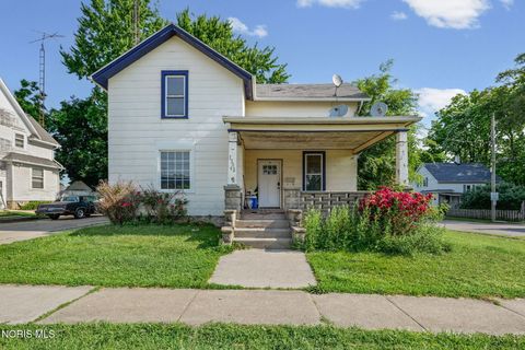 Photo of 1302 Napoleon Street, Fremont, OH 43420 (MLS # 10008916)