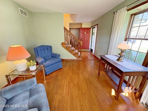 Tiny photo for 853 Champagne Avenue, Bowling Green, OH 43402 (MLS # 10000259)