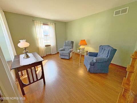 Tiny photo for 853 Champagne Avenue, Bowling Green, OH 43402 (MLS # 10000259)