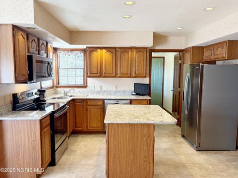 Tiny photo for 853 Champagne Avenue, Bowling Green, OH 43402 (MLS # 10000259)