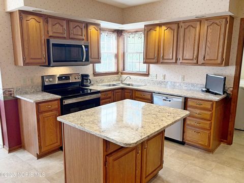 Tiny photo for 853 Champagne Avenue, Bowling Green, OH 43402 (MLS # 10000259)