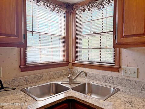 Tiny photo for 853 Champagne Avenue, Bowling Green, OH 43402 (MLS # 10000259)