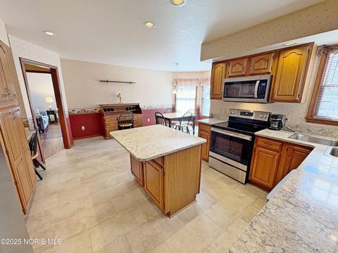 Tiny photo for 853 Champagne Avenue, Bowling Green, OH 43402 (MLS # 10000259)