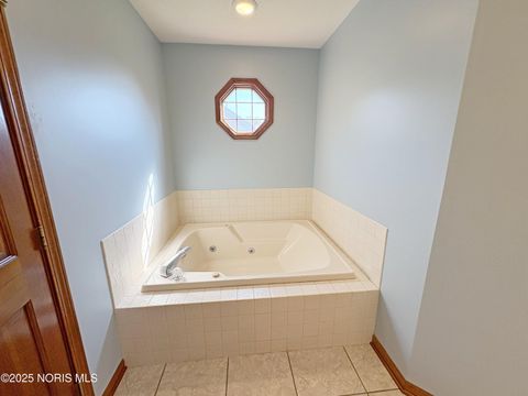 Tiny photo for 853 Champagne Avenue, Bowling Green, OH 43402 (MLS # 10000259)