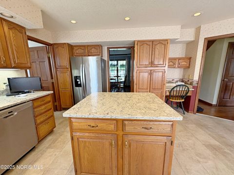 Tiny photo for 853 Champagne Avenue, Bowling Green, OH 43402 (MLS # 10000259)