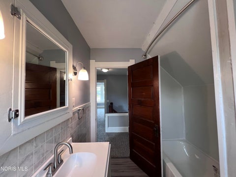 Tiny photo for 1024 Indiana Avenue, Toledo, OH 43607 (MLS # 10012696)