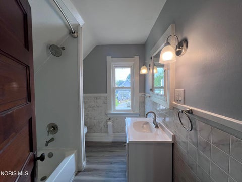 Tiny photo for 1024 Indiana Avenue, Toledo, OH 43607 (MLS # 10012696)