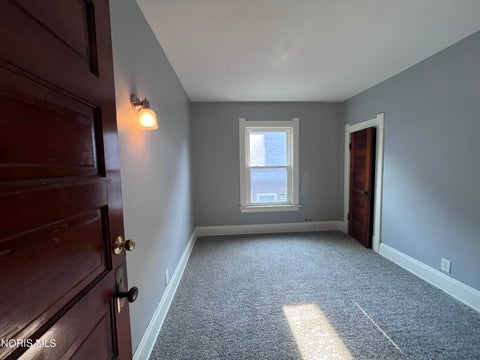 Tiny photo for 1024 Indiana Avenue, Toledo, OH 43607 (MLS # 10012696)
