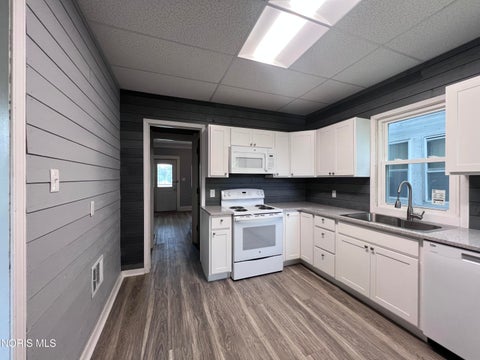 Tiny photo for 1024 Indiana Avenue, Toledo, OH 43607 (MLS # 10012696)