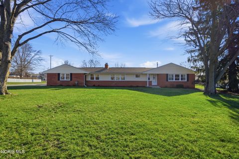 Photo of 631 Winterhaven Drive, Findlay, OH 45840 (MLS # 10005148)