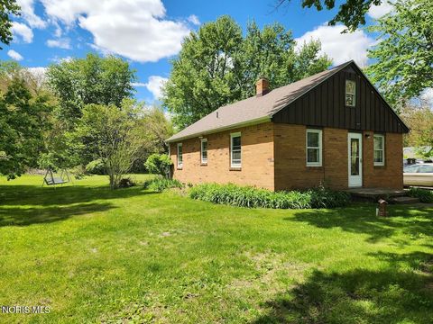 Photo of 2048 S Berkey Southern Road, Swanton, OH 43558 (MLS # 10007825)