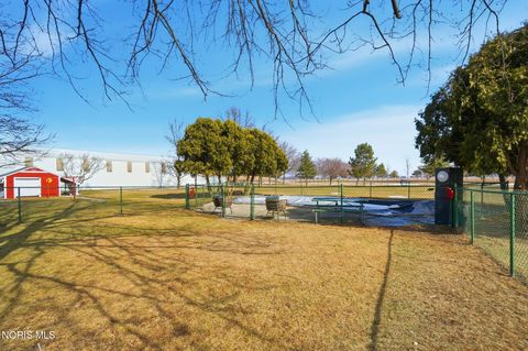 Tiny photo for 20300 Dunbridge Road, Bowling Green, OH 43402 (MLS # 10004263)